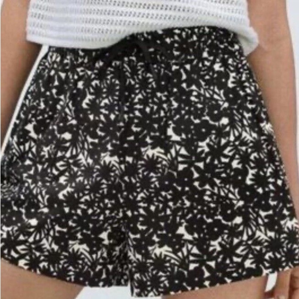 Everlane Floral Organic Shorts Pattern Summer Vacation Sustainable